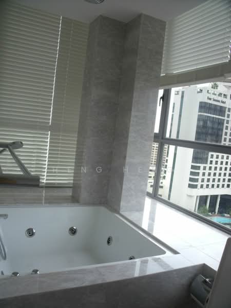 Angullia Park Residences @ Orchard, 5 Cuscaden Walk, 3 Bedrooms, 1,001 sqft, Apartment For Rent, by Heng Heng, 19983212 - Jacuzzi bathtub at master suite - PropertyGuru.com.sg