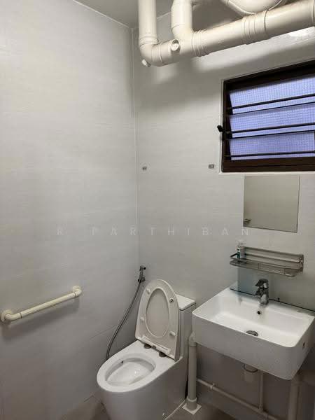 664B Jurong West Street 64 master bed room, Jurong West Street 64, Room Rental, 200 sqft, HDB Flat For Rent, by R Parthiban, 19993314 - Bathroom - PropertyGuru.com.sg
