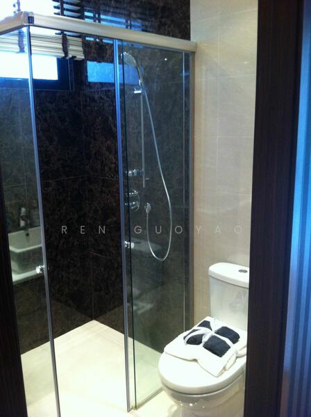 MASTER BEDROOM TOILET