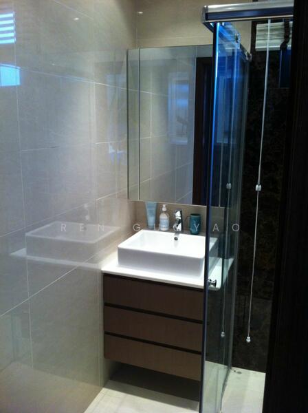 MASTER BEDROOM TOILET