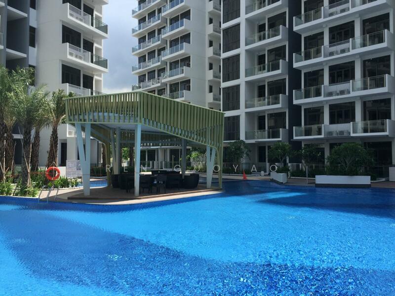 CENTRAL POOLSIDE DINING PAVILION