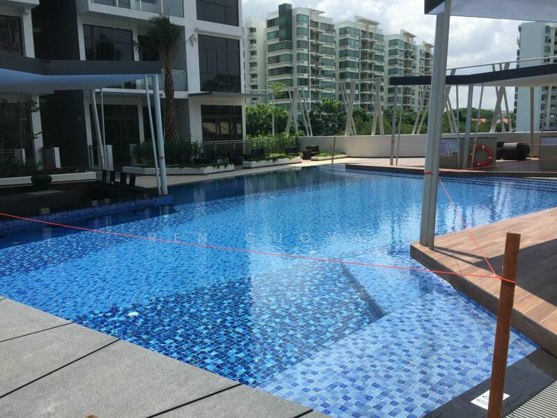 SUNKEN POOL BAR