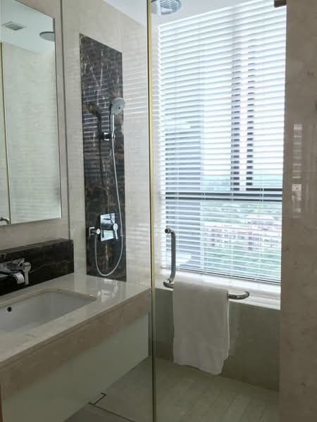 Parvis, 12 Holland Hill, 2 Bedrooms, 990 sqft, Condominium For Rent, by Yi Lin Goh, 20038247 - Master Bathroom - PropertyGuru.com.sg