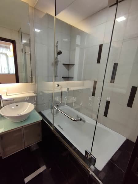 Robertson 100, 100 Robertson Quay, 2 Bedrooms, 883 sqft, Apartment For Rent, by William Koh Chi Liang, 20046944 - Master bathroom - PropertyGuru.com.sg