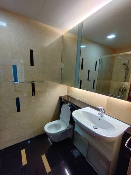 Robertson 100, 100 Robertson Quay, 2 Bedrooms, 883 sqft, Apartment For Rent, by William Koh Chi Liang, 20046944 - Common bathroom - PropertyGuru.com.sg