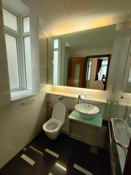 Robertson 100, 100 Robertson Quay, 2 Bedrooms, 883 sqft, Apartment For Rent, by William Koh Chi Liang, 20046944 - Master bathroom - PropertyGuru.com.sg