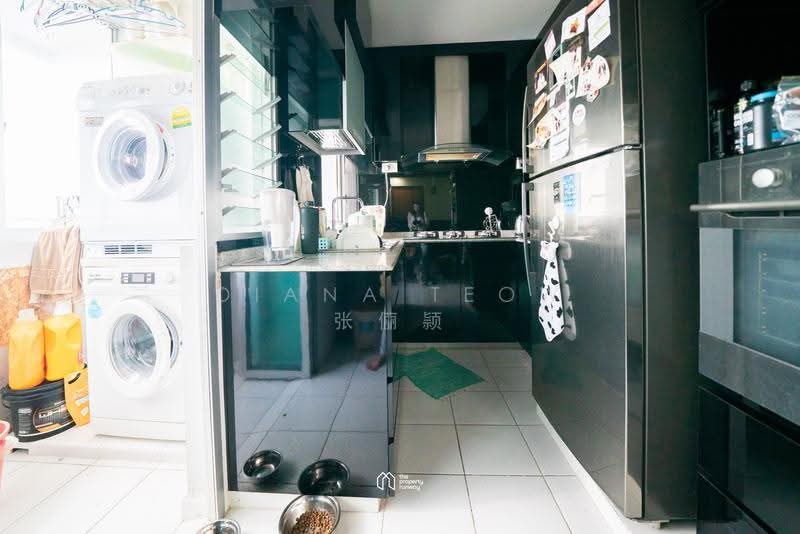 310B Ang Mo Kio Avenue 1, 310B Ang Mo Kio Avenue 1, Ang Mo Kio / Bishan / Thomson, Room Rental, 100 sqft, HDB Flat For Rent, by Diana Teow, 20055545 - Large Kitchen and Laundry Area - PropertyGuru.com.sg