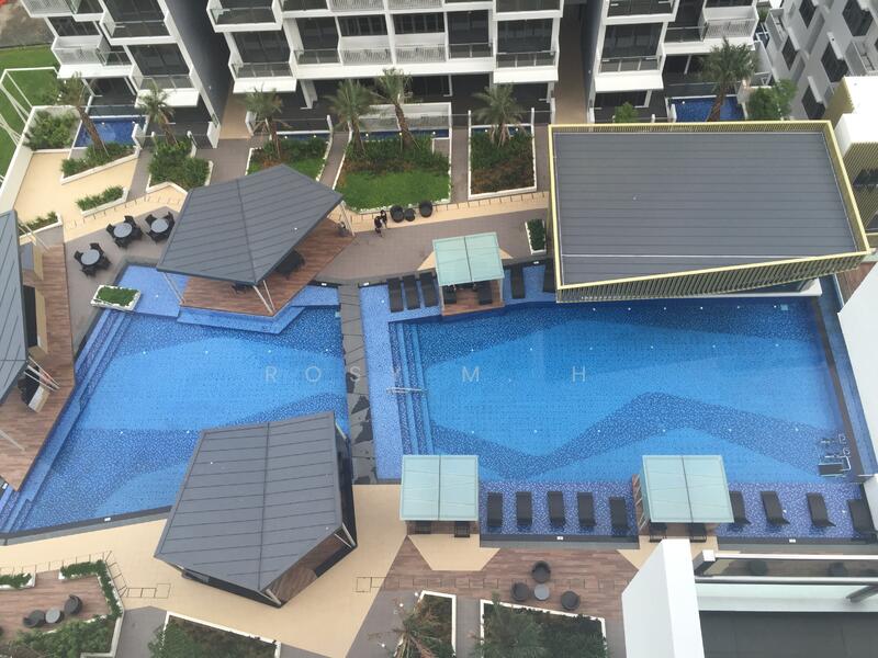 Pool facing