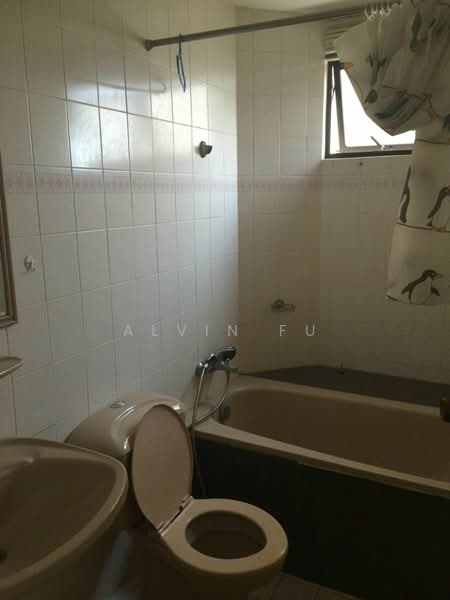 Bayshore Park, 66 Bayshore Road, 2 Bedrooms, 936 sqft, Condominium For Rent, by Alvin Fu, 20059235 - Masterbedroom Toilet - PropertyGuru.com.sg