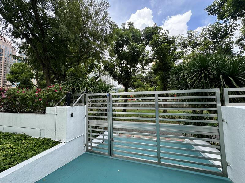 Exit to Singapore River & Park Connector