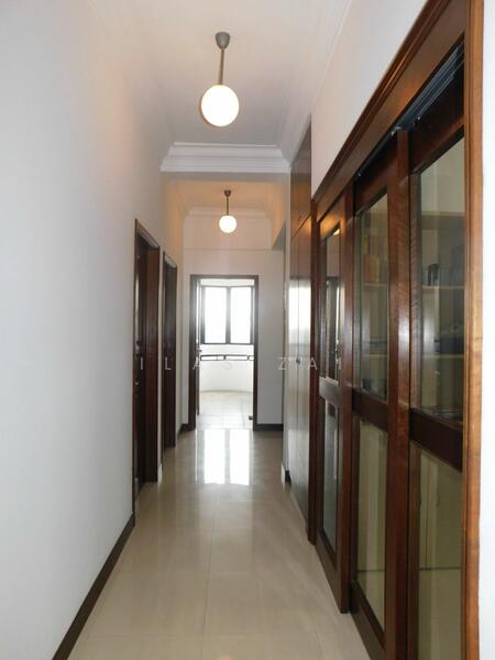 15) Ocean Park - Bdrm Hallway