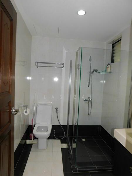 25) Ocean Park - Common Bath