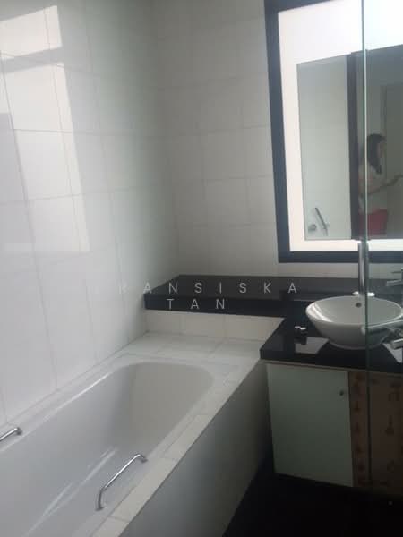 The Paterson, 63 Paterson Road, 2 Bedrooms, 1,205 sqft, Condominium For Rent, by Fransiska Tan, 20082564 - Bathtub - PropertyGuru.com.sg