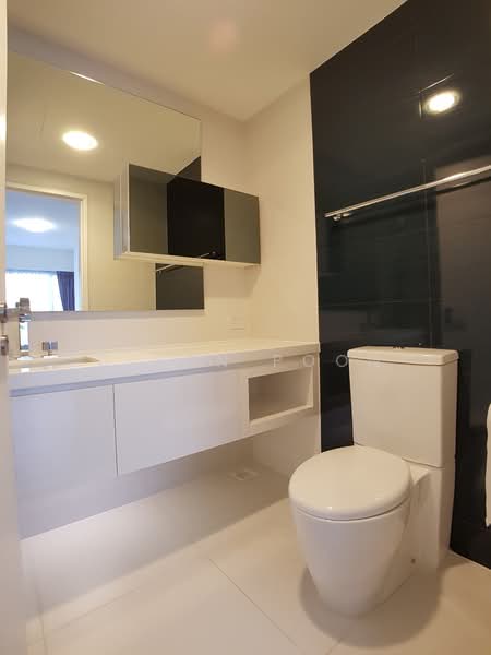 The Interlace, 180 Depot Road, 2 Bedrooms, 1,044 sqft, Condominium For Rent, by Dixon Poon, 20108681 - Master Bathroom - PropertyGuru.com.sg
