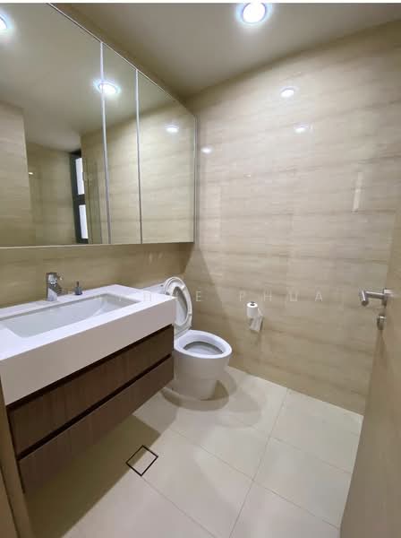The Palette, 117 Pasir Ris Grove, 3 Bedrooms, 892 sqft, Condominium For Rent, by Daphne Phua, 20115517 - WELL APPOINTED COMMON BATHROOM FOR YOUR INDULGENCE! - PropertyGuru.com.sg