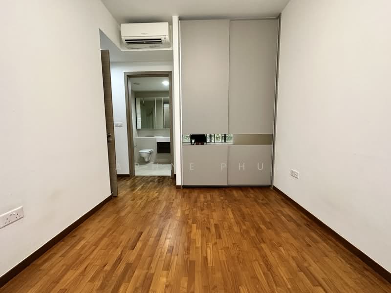 The Palette, 117 Pasir Ris Grove, 3 Bedrooms, 892 sqft, Condominium For Rent, by Daphne Phua, 20115517 - SPACIOUS MASTER ROOM FEATURING A GOOD SIZE AND FULL HEIGHT WARDROBE!  - PropertyGuru.com.sg