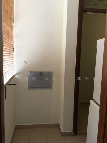 Villa Marina, 33 Jalan Sempadan, 2 Bedrooms, 1,496 sqft, Condominium For Rent, by Vivien Mok (莫琍清), 20117621 - service yard - PropertyGuru.com.sg
