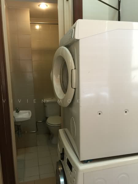 Villa Marina, 33 Jalan Sempadan, 2 Bedrooms, 1,496 sqft, Condominium For Rent, by Vivien Mok (莫琍清), 20117621 - helper toilet - PropertyGuru.com.sg