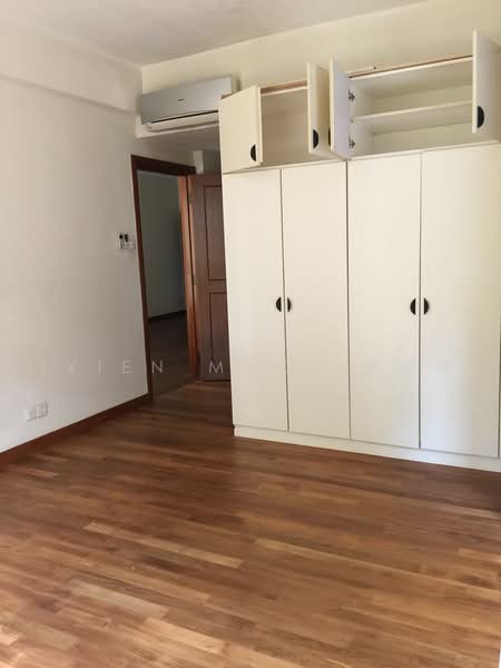 Villa Marina, 33 Jalan Sempadan, 2 Bedrooms, 1,496 sqft, Condominium For Rent, by Vivien Mok (莫琍清), 20117621 - master room wardrobe - PropertyGuru.com.sg