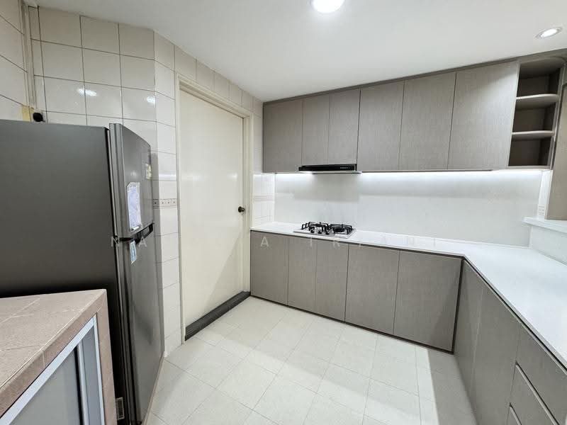Grande Vista, 12 Cactus Drive, 3 Bedrooms, 1,367 sqft, Condominium For Rent, by Natalia Triani, 20136809 - Kitchen - with back door - PropertyGuru.com.sg