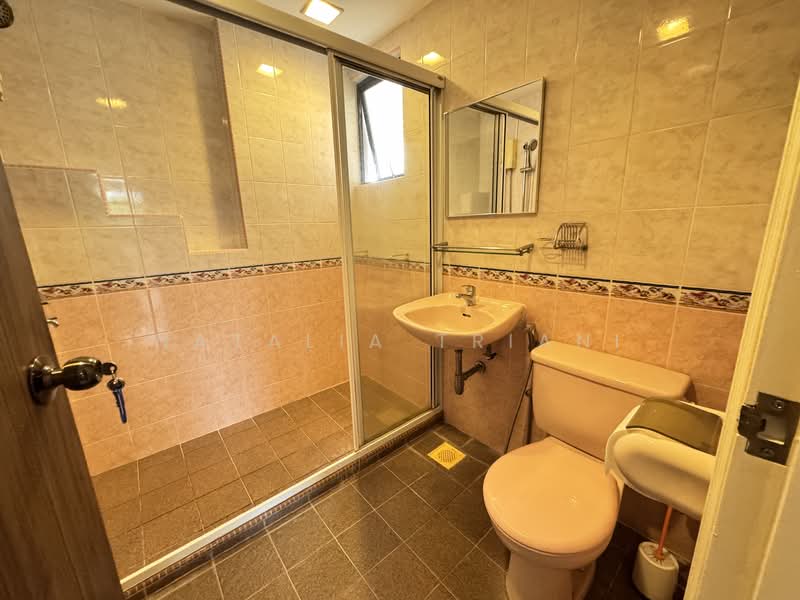 Grande Vista, 12 Cactus Drive, 3 Bedrooms, 1,367 sqft, Condominium For Rent, by Natalia Triani, 20136809 - Master Bathroom - PropertyGuru.com.sg