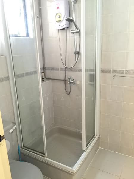 Grande Vista, 12 Cactus Drive, 3 Bedrooms, 1,367 sqft, Condominium For Rent, by Natalia Triani, 20136809 - Common Bathroom - PropertyGuru.com.sg