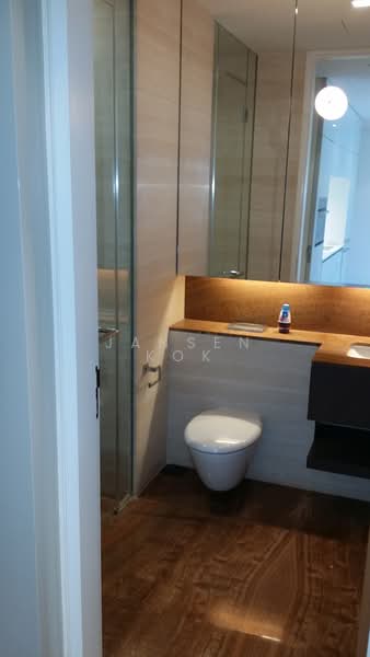 Hilltops, 99 Cairnhill Circle, 2 Bedrooms, 807 sqft, Condominium For Rent, by Jansen Kok, 20155378 - Bathroom - PropertyGuru.com.sg