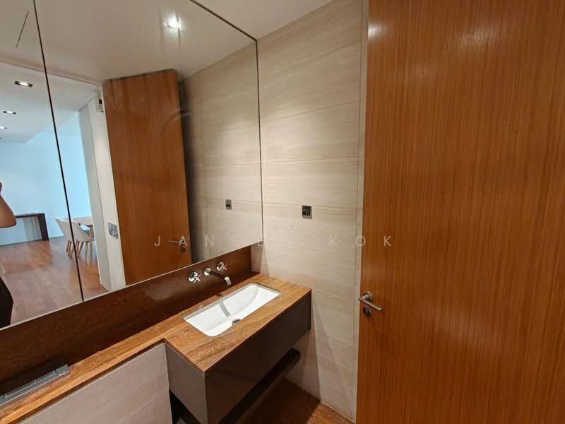 Hilltops, 99 Cairnhill Circle, Orchard / River Valley, 2 Bedrooms, 807 sqft, Condominium For Rent, by Jansen Kok, 20155378 - Bathroom - PropertyGuru.com.sg