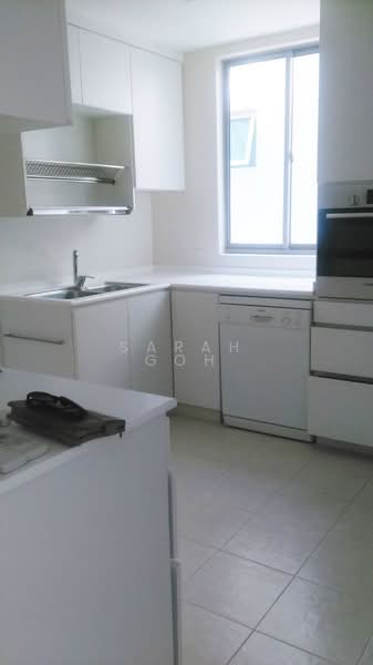 Maple Woods, 985 Bukit Timah Road, 4 Bedrooms, 1,787 sqft, Condominium For Rent, by Sarah Goh, 20160084 - very well maintained kitchen - PropertyGuru.com.sg