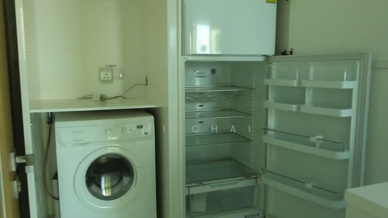 One Shenton, 1 Shenton Way, 2 Bedrooms, 1,130 sqft, Condominium For Rent, by Emi Chai, 20160362 - PropertyGuru.com.sg