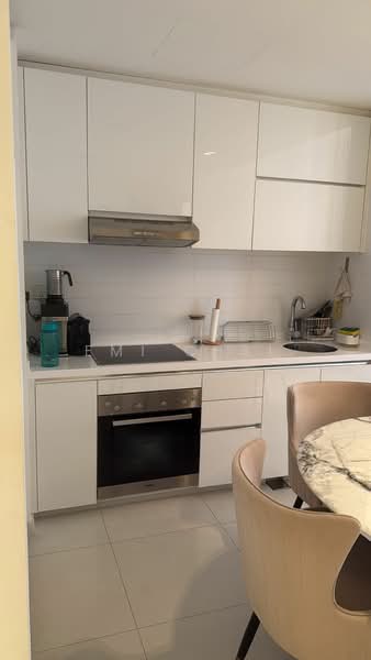 One Shenton, 1 Shenton Way, 2 Bedrooms, 1,130 sqft, Condominium For Rent, by Emi Chai, 20160362 - PropertyGuru.com.sg