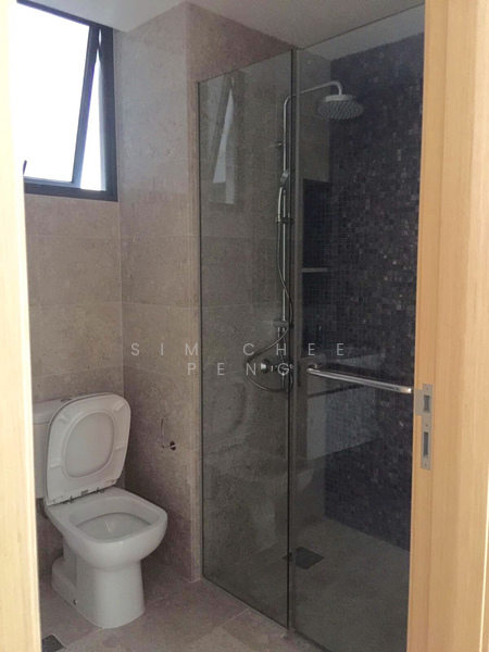 La Fiesta, 58 Sengkang Square, 3 Bedrooms, 840 sqft, Condominium For Rent, by Sim Chee Peng, 20175434 - Bathroom - PropertyGuru.com.sg