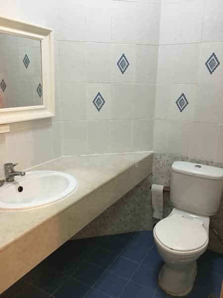 Crescendo Park, 6 Jalan Tua Kong, 2 Bedrooms, 850 sqft, Condominium For Rent, by Annabelle Tay, 20178828 - MASTER BATHROOM - PropertyGuru.com.sg
