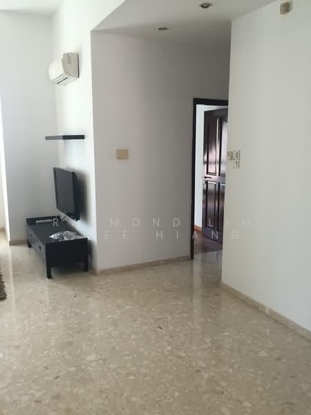Tanglin Regency, 383 Tanglin Road, 2 Bedrooms, 980 sqft, Condominium For Rent, by Raymond Lim Chee Hiang, 20188294 - PropertyGuru.com.sg