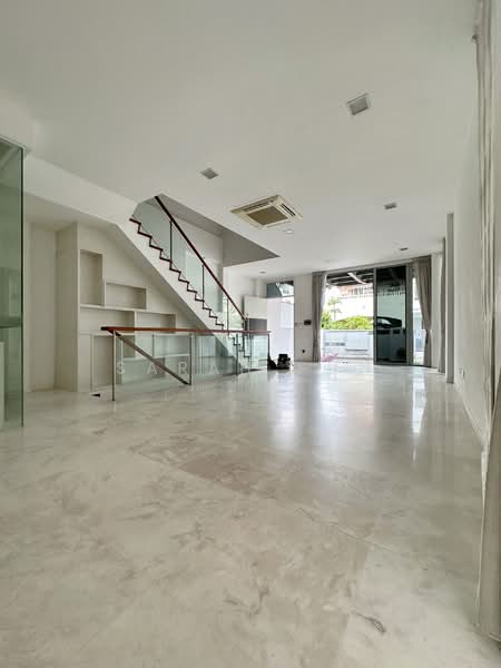 Huddington Ave Serangoon Garden, Huddington Avenue, 5 Bedrooms, 4,200 sqft, Corner Terrace For Rent, by Sarah Sun, 20195628 - PropertyGuru.com.sg