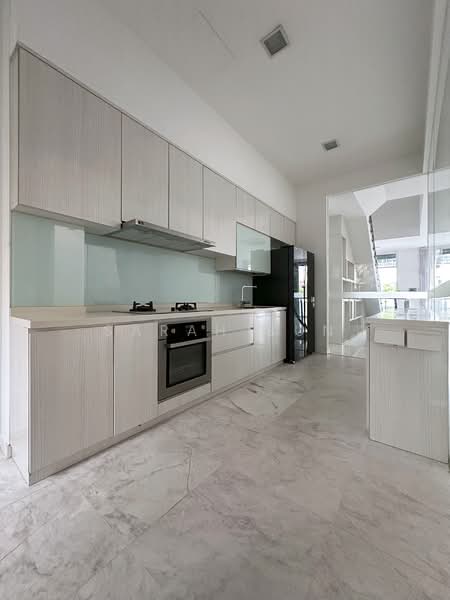 Huddington Ave Serangoon Garden, Huddington Avenue, 5 Bedrooms, 4,200 sqft, Corner Terrace For Rent, by Sarah Sun, 20195628 - PropertyGuru.com.sg