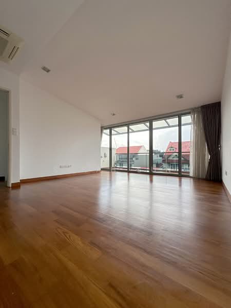 Huddington Ave Serangoon Garden, Huddington Avenue, 5 Bedrooms, 4,200 sqft, Corner Terrace For Rent, by Sarah Sun, 20195628 - PropertyGuru.com.sg