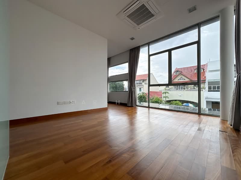 Huddington Ave Serangoon Garden, Huddington Avenue, 5 Bedrooms, 4,200 sqft, Corner Terrace For Rent, by Sarah Sun, 20195628 - PropertyGuru.com.sg