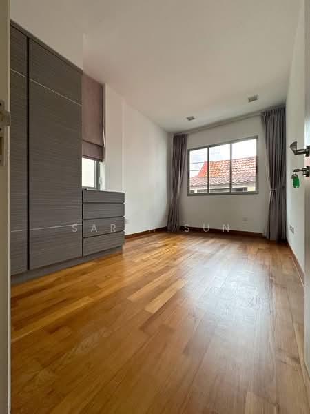 Huddington Ave Serangoon Garden, Huddington Avenue, 5 Bedrooms, 4,200 sqft, Corner Terrace For Rent, by Sarah Sun, 20195628 - PropertyGuru.com.sg
