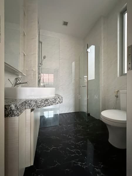 Huddington Ave Serangoon Garden, Huddington Avenue, 5 Bedrooms, 4,200 sqft, Corner Terrace For Rent, by Sarah Sun, 20195628 - PropertyGuru.com.sg