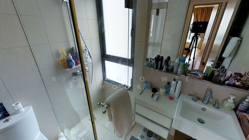 Rivergate, 99 Robertson Quay, 3 Bedrooms, 1,496 sqft, Apartment For Rent, by Ricky Neo Wee Hock, 20196265 - Master bathroom - PropertyGuru.com.sg