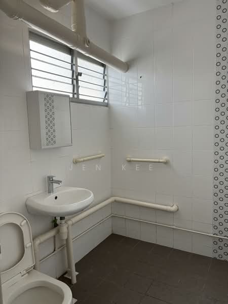 718 Bedok Reservoir Road, 718 Bedok Reservoir Road, 3 Bedrooms, 1,119 sqft, HDB Flat For Rent, by Jen Kee, 20206994 - PropertyGuru.com.sg
