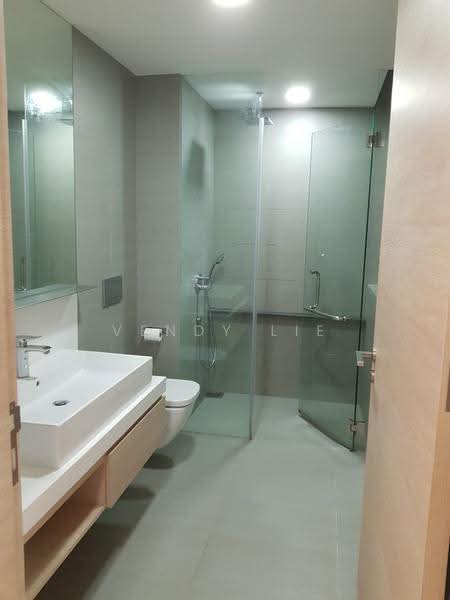Sennett Residence, 33 Pheng Geck Avenue, Macpherson / Potong Pasir, 2 Bedrooms, 743 sqft, Condominium For Rent, by Vendy Lie, 20216063 - Luxury bathroom - PropertyGuru.com.sg