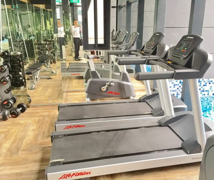 Robinson Suites, 50 Robinson Road, 2 Bedrooms, 603 sqft, Condominium For Rent, by Yam Seng Tan, 20235825 - Gym - PropertyGuru.com.sg