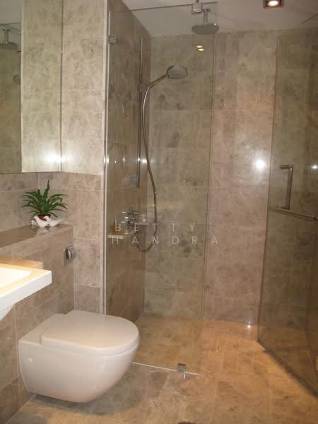 One Shenton, 1 Shenton Way, Boat Quay / Raffles Place / Marina, 1 Bedroom, 538 sqft, Apartment For Rent, by Betty Chandra, 20240028 - spacious bathroom - PropertyGuru.com.sg