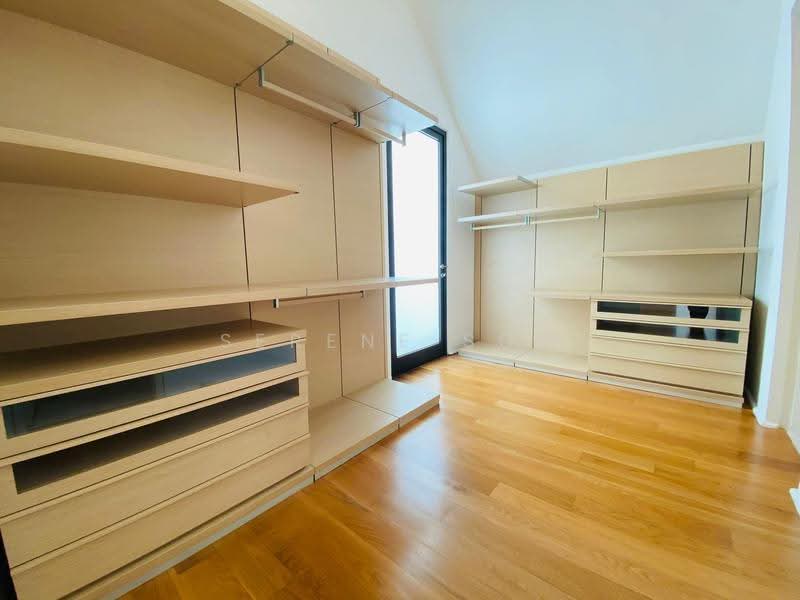 8 Nassim Hill, 8 Nassim Hill, Tanglin / Holland / Bukit Timah, 5 Bedrooms, 4,101 sqft, Condominium For Rent, by Serene Soh, 20248503 - Master Walk in Wardrobe - PropertyGuru.com.sg