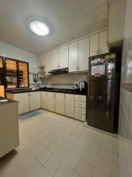 For Rent - 650 Senja Link