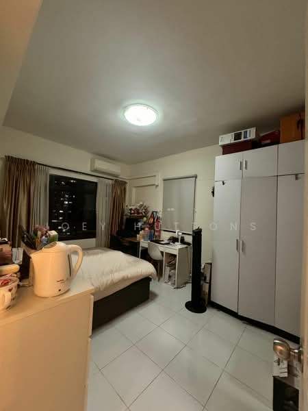 For Rent - 650 Senja Link