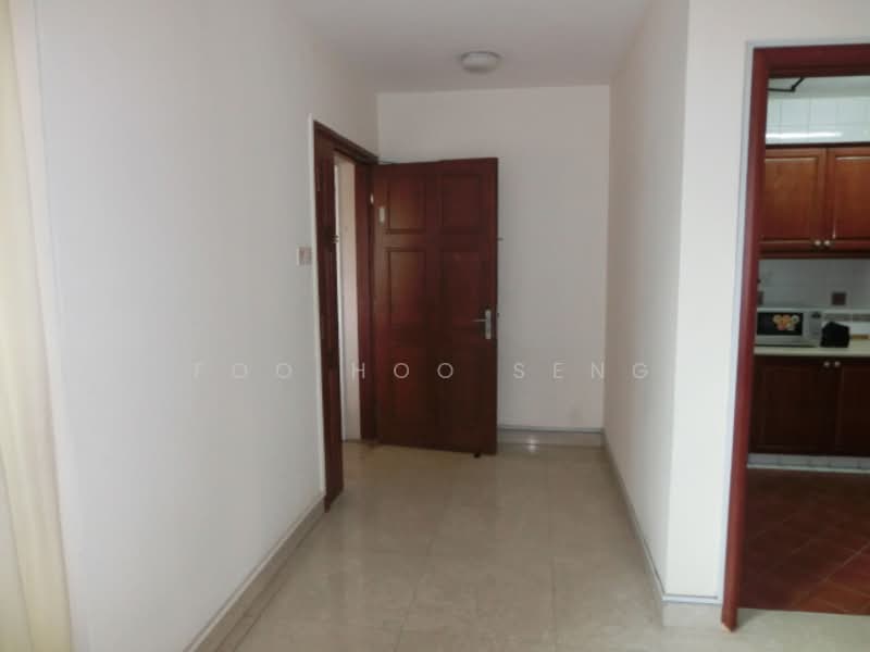 Cavendish Park, 16 Pine Grove, 3 Bedrooms, 1,410 sqft, Condominium For Rent, by Foo Hoo Seng, 20266457 - LOOKING AT ENTRANCE  - PropertyGuru.com.sg