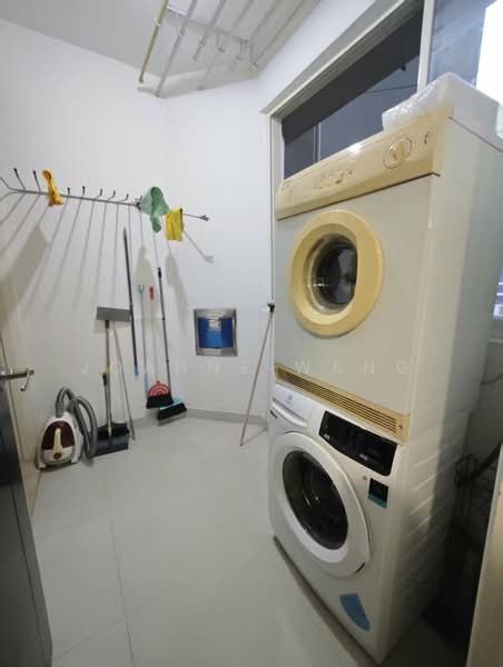 Summerdale, 6 Boon Lay Drive, 3 Bedrooms, 1,216 sqft, Condominium For Rent, by Joanne Wang, 20272879 - PropertyGuru.com.sg